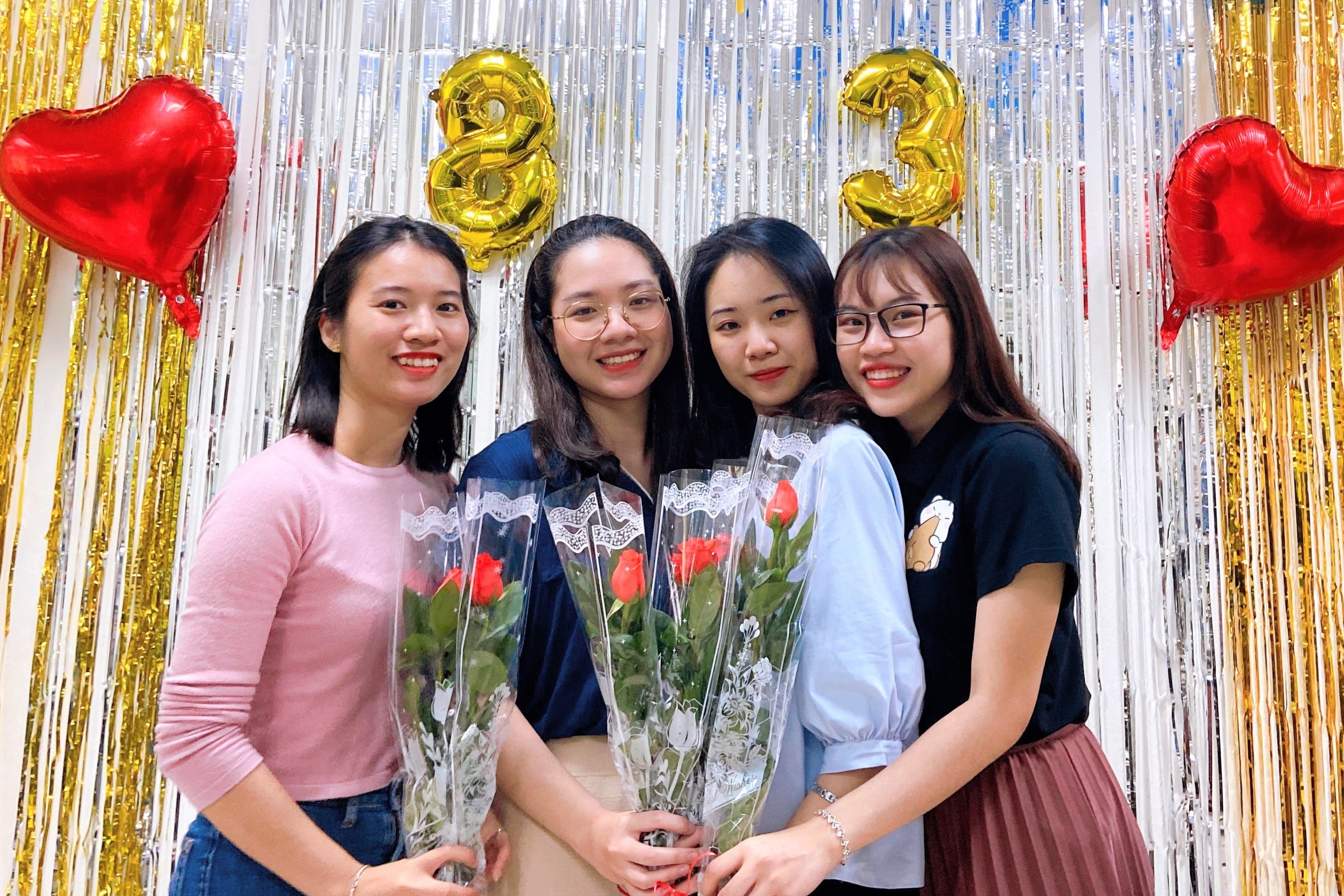 BỮA TIỆC MÙNG 8/3 BẤT NGỜ TẠI HBR HOLDINGS