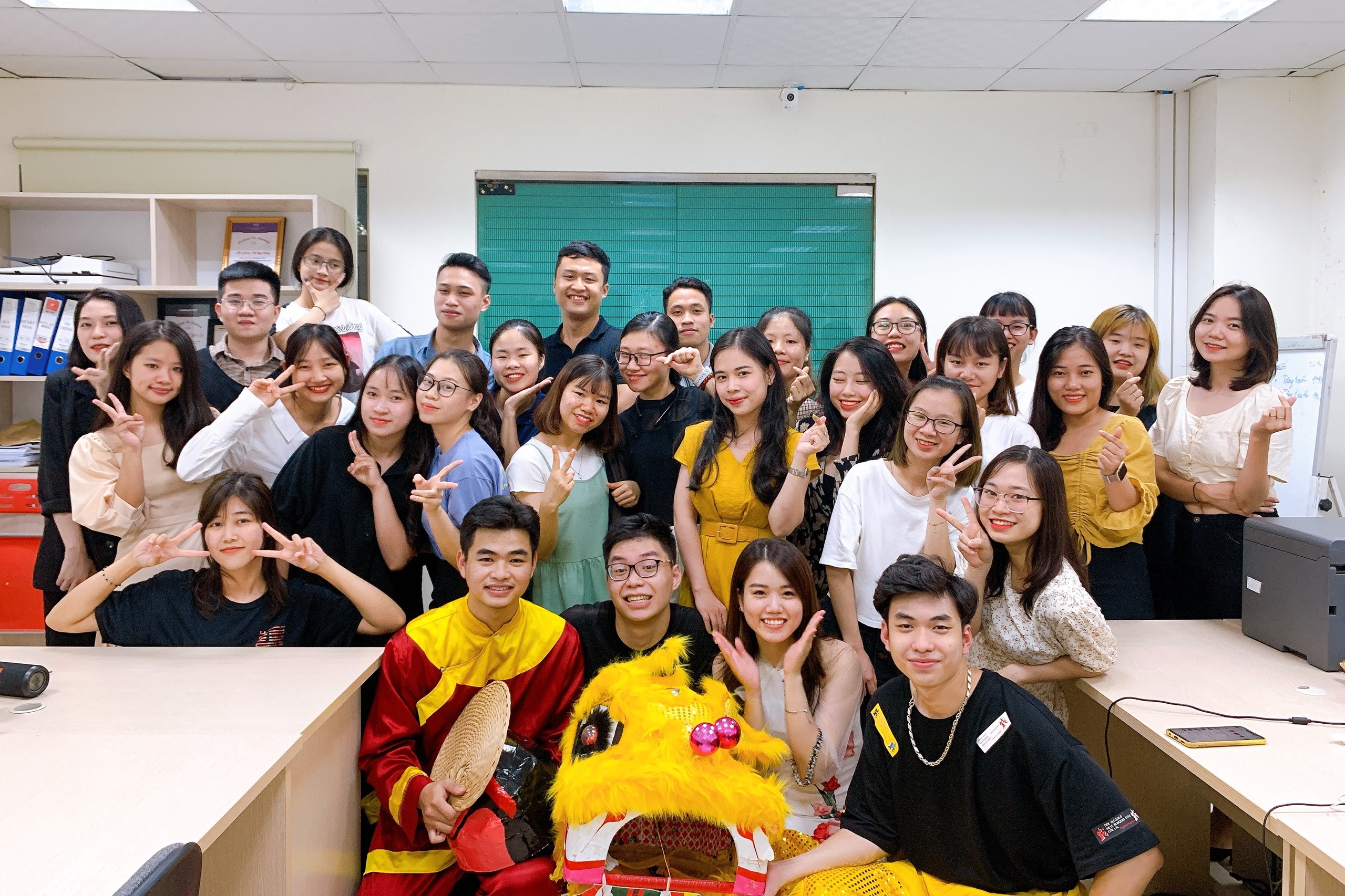 TRUNG THU "NÁO NHIỆT" TẠI HBR HOLDINGS