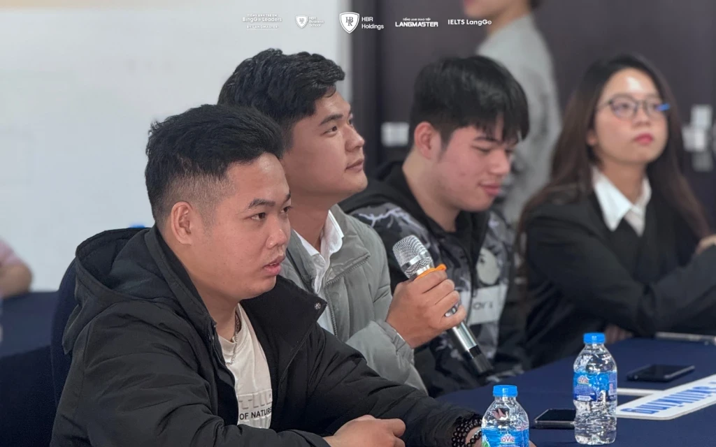 SINH VIÊN FPT KHÁM PHÁ DOANH NGHIỆP TẠI COMPANY TOUR HBR HOLDINGS