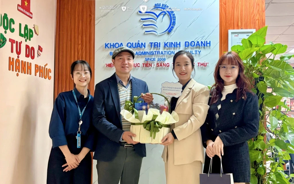 HBR Holdings tôn vinh sứ mệnh cao cả của đội ngũ giảng viên tại Học viện Phụ Nữ – nơi khơi nguồn những tiềm năng Việt.