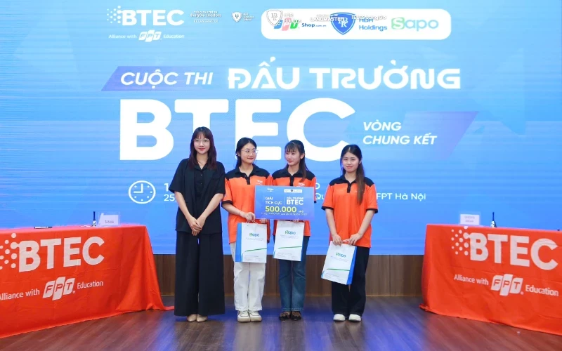 Khoảnh khắc trao giải vinh danh những nỗ lực và tài năng xuất sắc tại sân chơi trí tuệ BTEC.