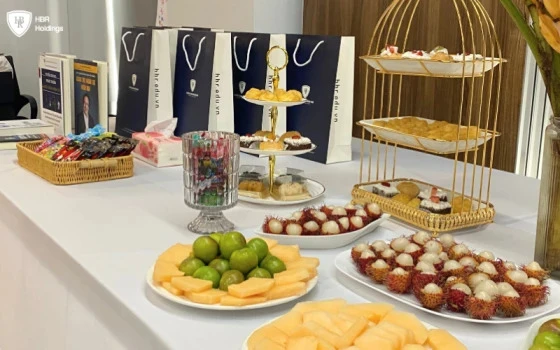Không gian tiệc teabreak được chuẩn bị chu đáo và sang trọng để tiếp thêm năng lượng cho các chiến binh tham gia chương trình.
