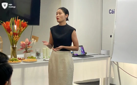 Diễn giả Ms. Thu Trang chia sẻ sâu sắc những kinh nghiệm thực chiến về kỹ năng kinh doanh và thấu hiểu tâm lý khách hàng.