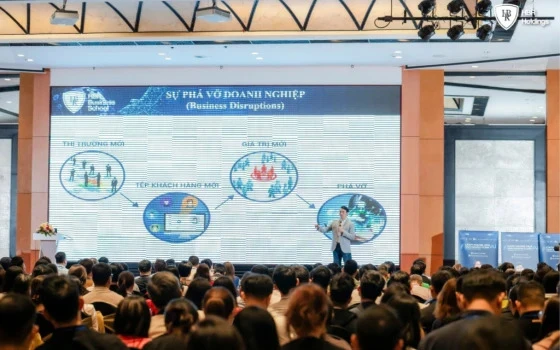 Chuyên gia truyền tải trực quan sơ đồ phân tích về sự phá vỡ doanh nghiệp trước làn sóng công nghệ mới.
